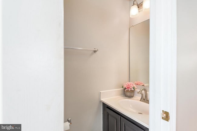 Photo - 200 Barrie Pl