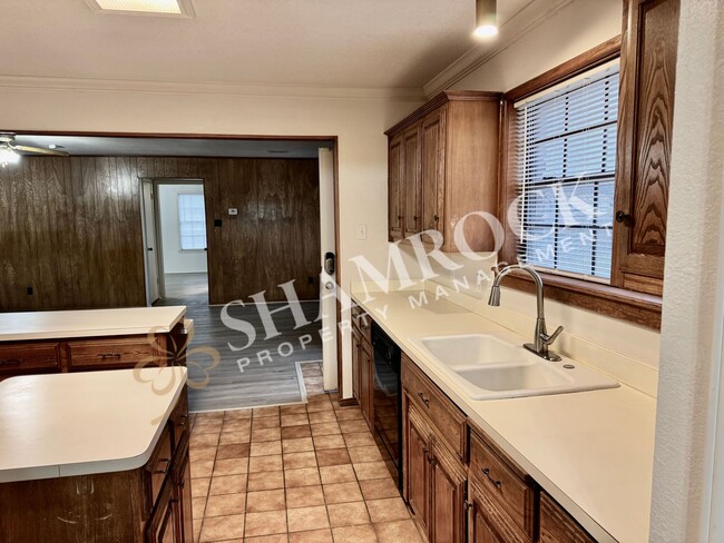 Photo - 712 N Crooked Creek Rd