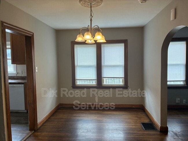 Photo - 112 Iroquois Ave