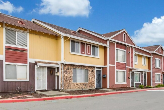 Updated 3 Bed 1.5 Bath Townhome - Updated 3 Bed 1.5 Bath Townhome