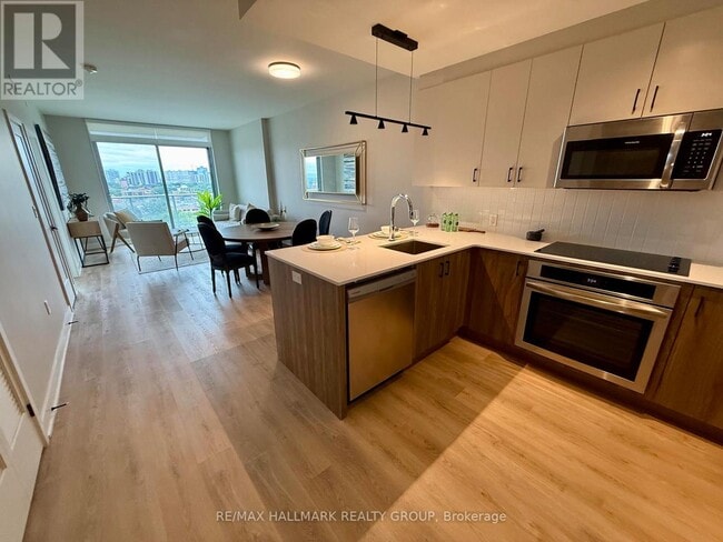 Photo - 275 Carling Ave Unit 908