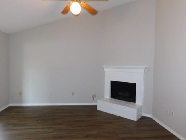 Photo - 1125 McGowan Dr