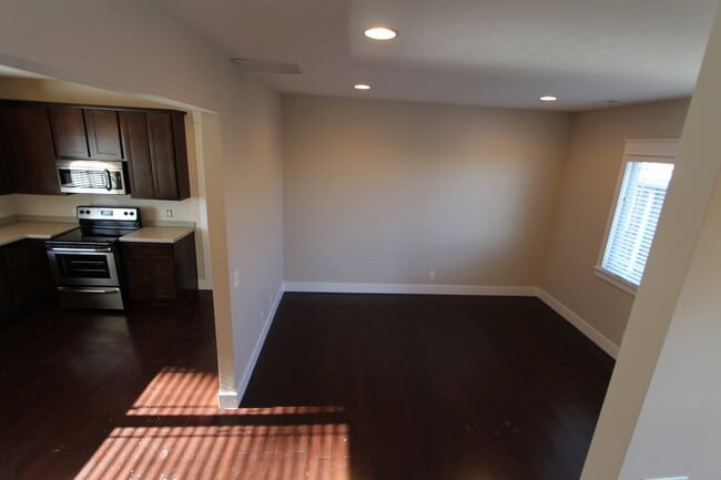 Photo - Luxury Finishes - Top-Floor Duplex Unit -- Mid-Town with a View