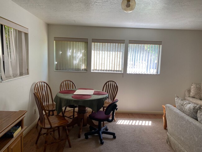 Photo - Cozy 2 Bedroom Lower Apartment - Utilities...