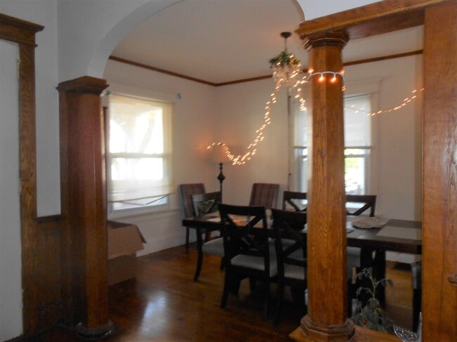 Photo - 915 Westcott St