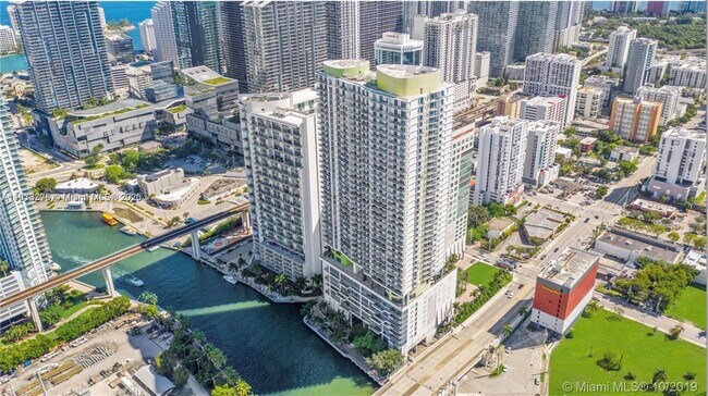 Photo - 185 SW 7th St Unidad 3600 Rental