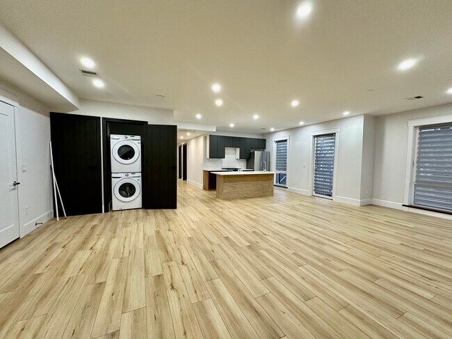 Living Area and Kitchen - 100 Mount Pleasant Ave Unit 3