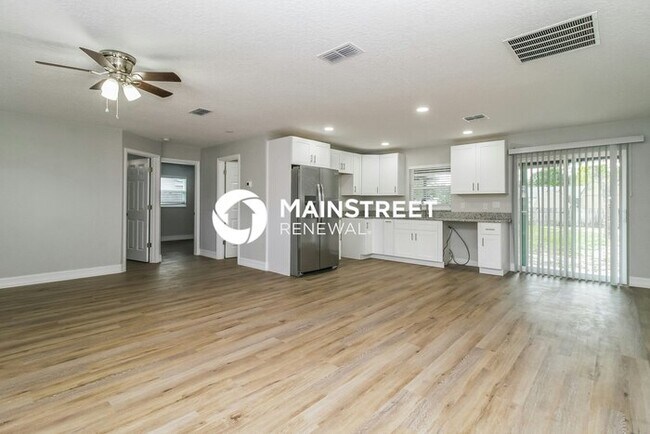 3 Bedroom Pet-Friendly Home in LEESBURG, FL with Main Street Renewal