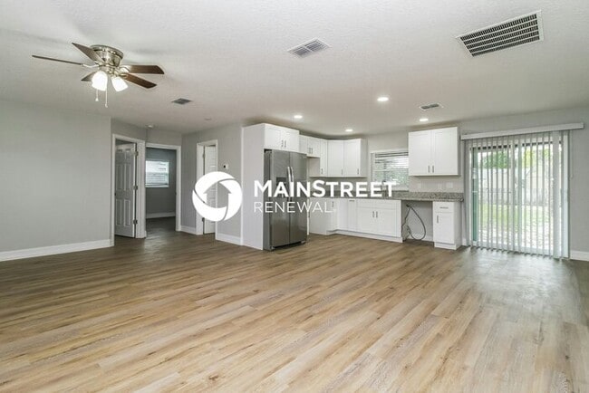 Photo - 3 Bedroom Pet-Friendly Home in LEESBURG, FL with Main Street Renewal
