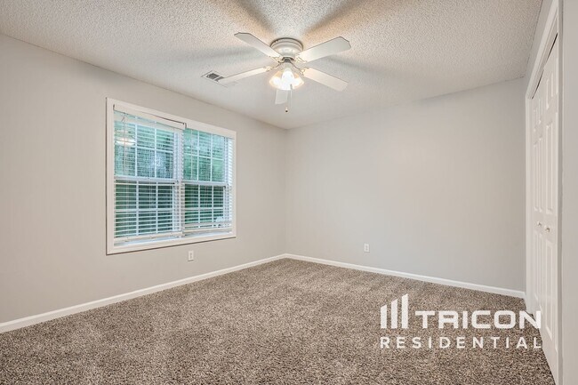 Photo - 150 Heathridge Dr