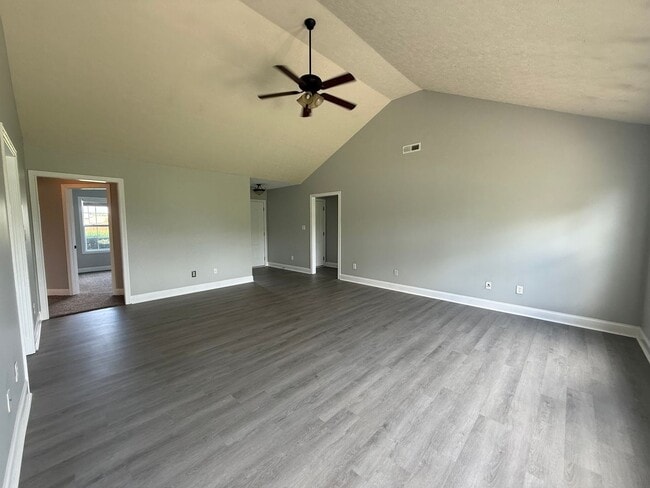 Photo - Spacious 3 bedroom, 2 bath house near GM, Magna, and Industrial Park.