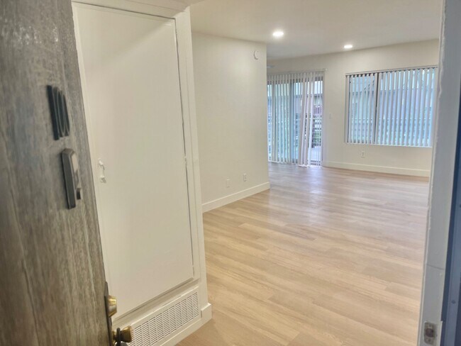 1240 to 1400 W Lambert Rd - 1240 to 1400 W Lambert Rd Condo