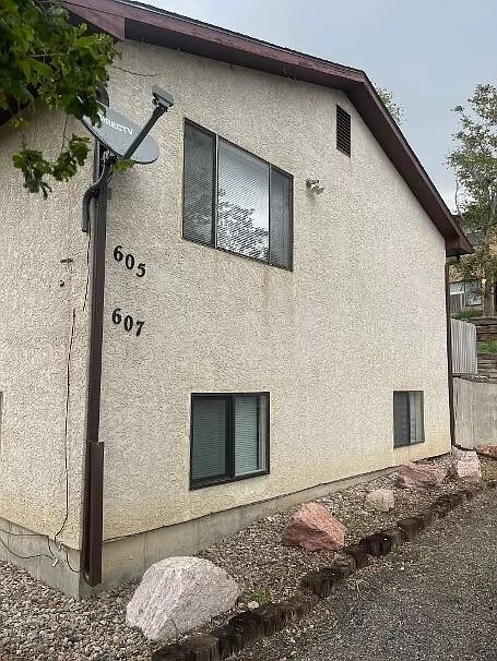 Building Photo - 607 W 15th St Rental
