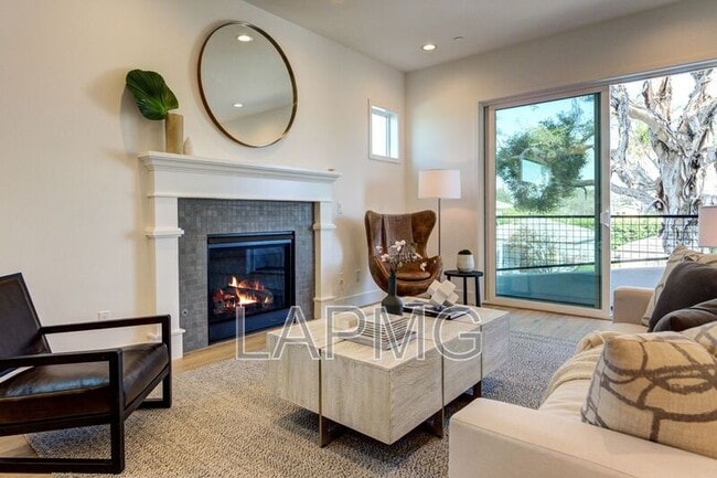 Photo - 6016 Comey Ave