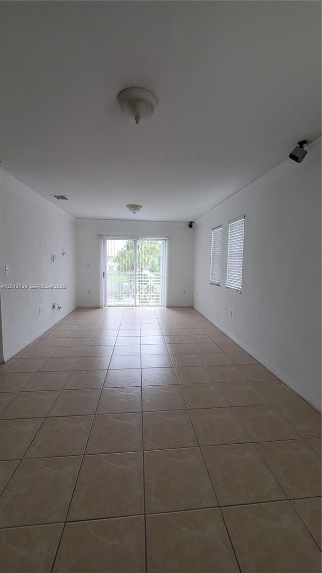 Photo - 8804 NW 109th Pl Unidad 402