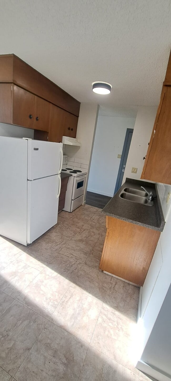 Photo - 8303-100 100 St NW Unit 8