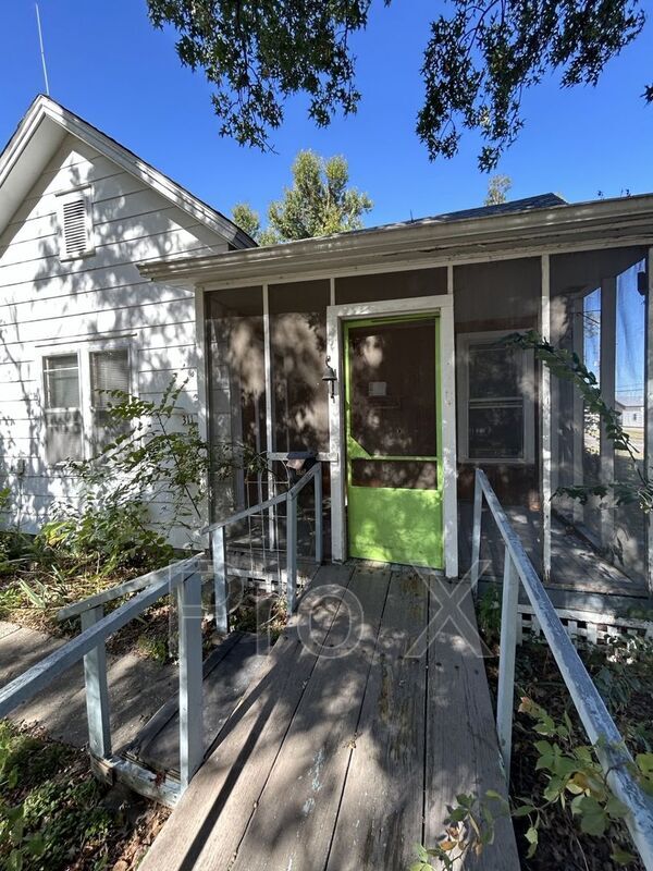 Photo - 311 E Kansas St