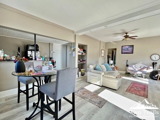 Photo - BEAUTIFUL DOWNTOWN CONDO WITH MOUNTAIN VIEWS