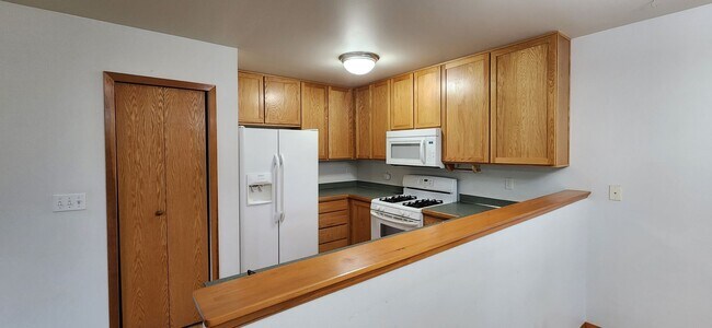 Photo - 3 Bed 2 bath Townhome in West Bluff Neighborhood, Arlington $2250.00