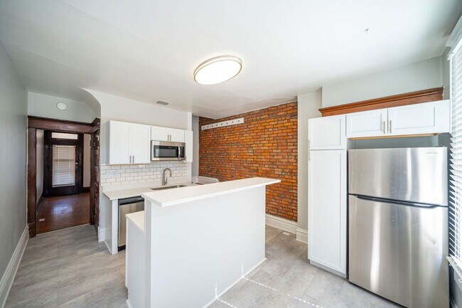 Building Photo - 85 W 1st Ave