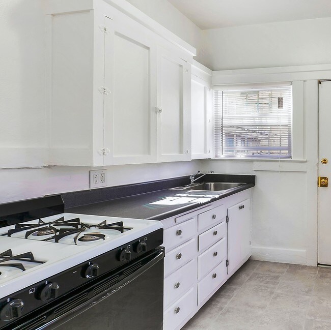 Photo - 310-316 E 8th St