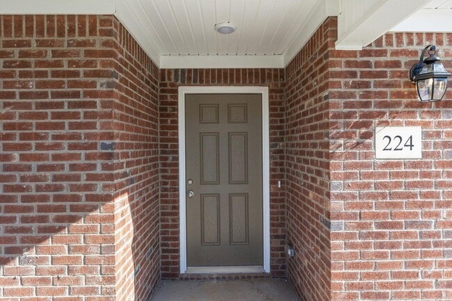 Photo - 106 Tyler Way