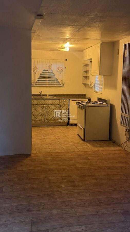 Photo - 170 E Claremont St