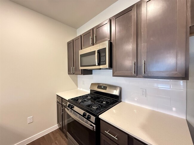 Building Photo - 2102 Antoine Dr Unit 1113 Rental