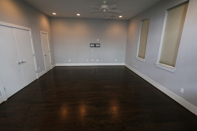 Photo - 2103 Hadley St