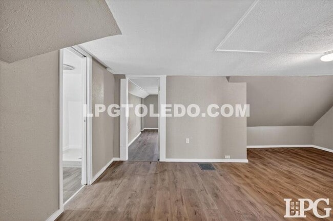 Photo - 3905 Peru St