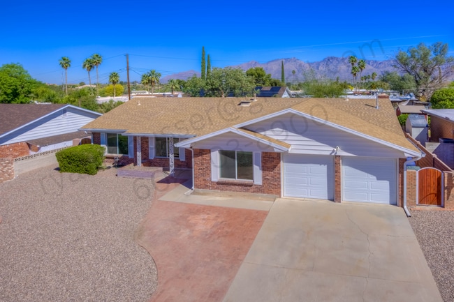 Photo - 6821 E 4th St