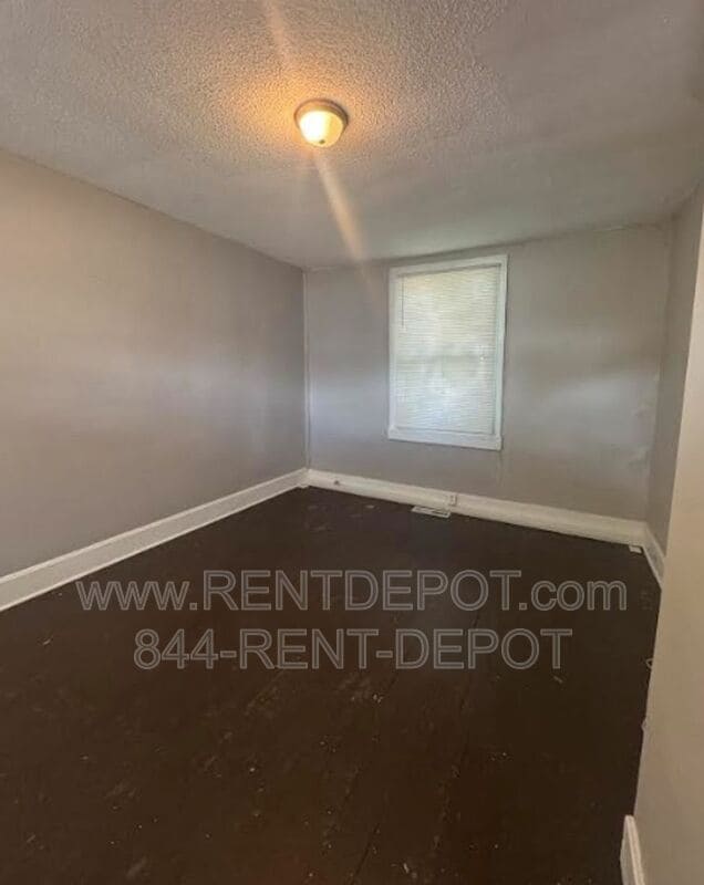 Photo - 805-805 Hess Ave