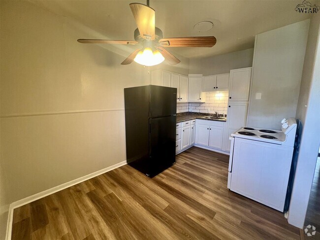 Building Photo - 3201 Southwest Dr Rental