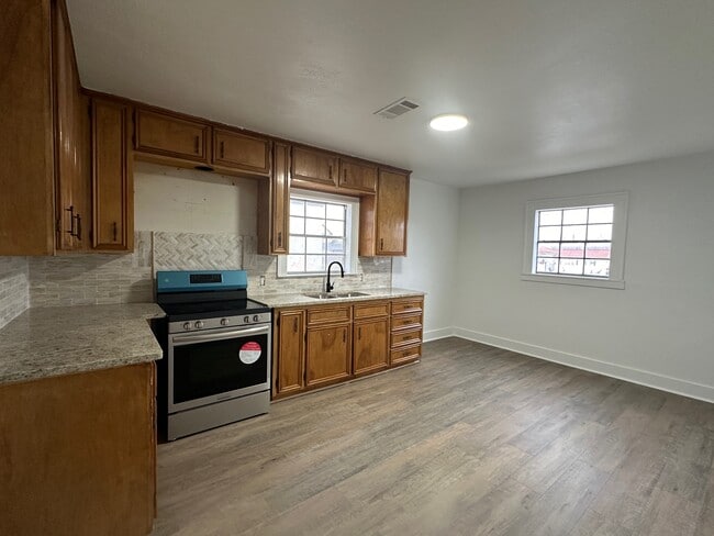 Photo - 1900 College Ave