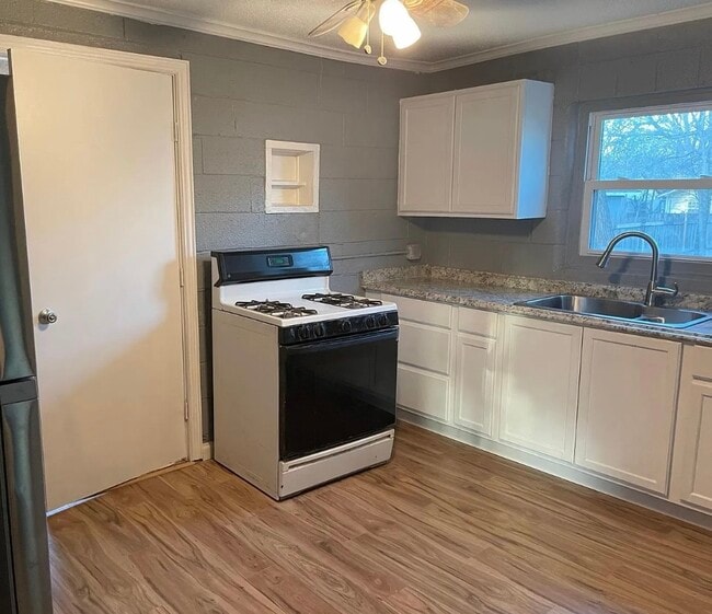 Building Photo - 3217 James Ave