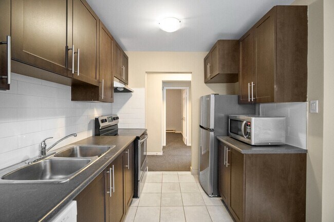 Photo - 1383 Bathurst