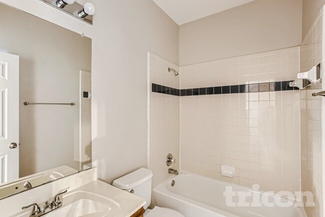 Photo - 2075 Crestlake Dr