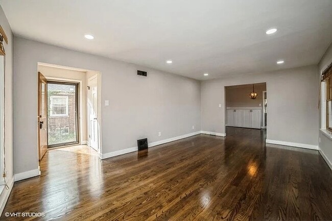 Photo - 325 Fairbanks Pl