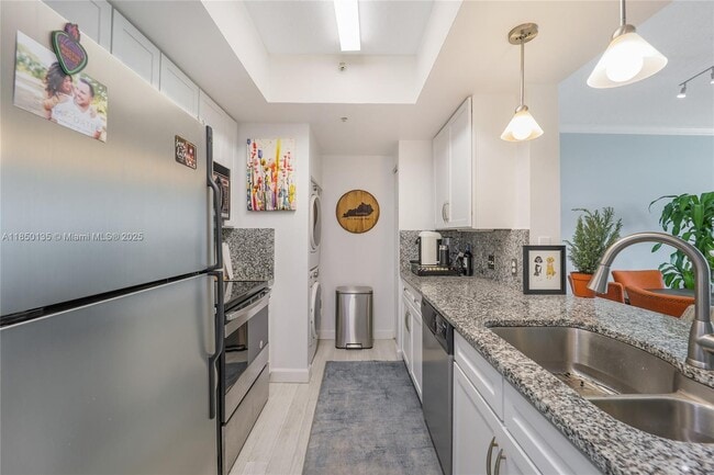 Building Photo - 2000 N Bayshore Dr Unit 312 Rental