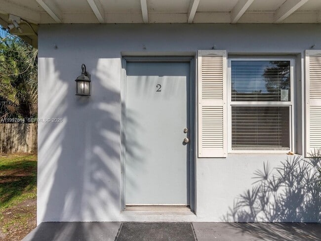 Building Photo - 1413 NW 3rd Ave Unit 2