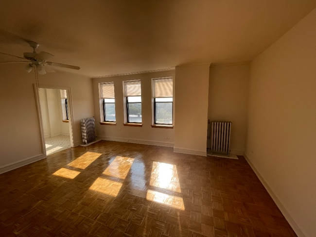 Building Photo - 1263 W Pratt Blvd Rental