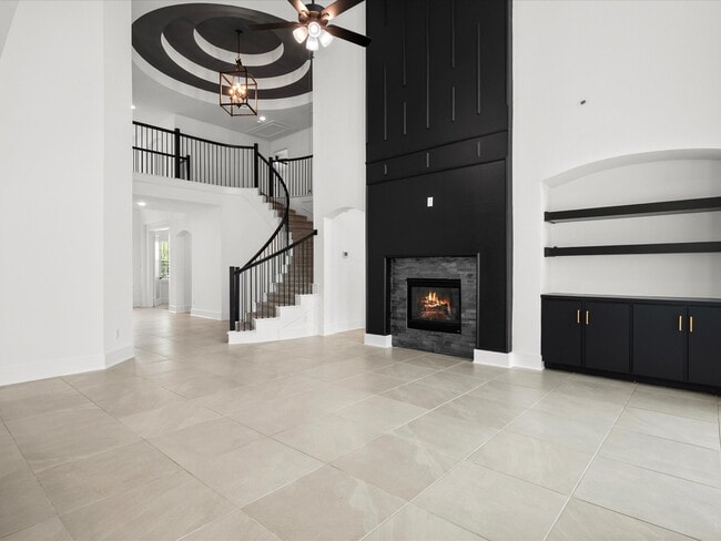 1911 Golden Leaf Dr
