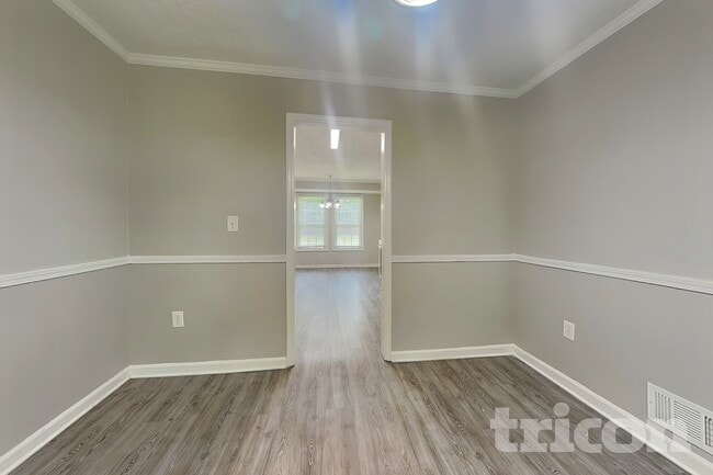 Photo - 515 Westbridge Dr