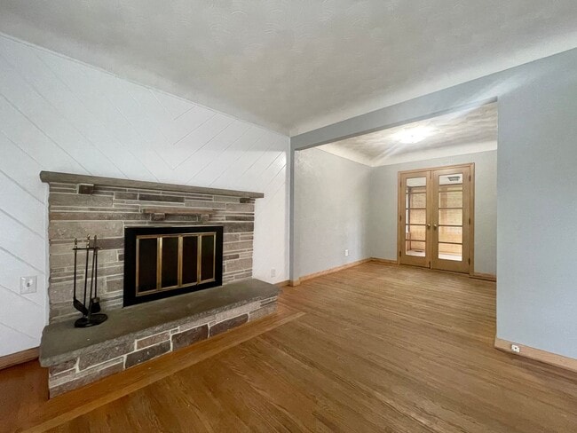 Photo - Amazing 3 bedroom house in Maplewood.