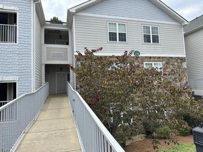 Building Photo - Condo in gated Anderson Creek Club!