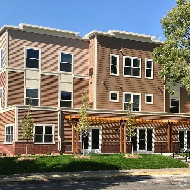 Building Photo - 617 10th Avenue SE Rental