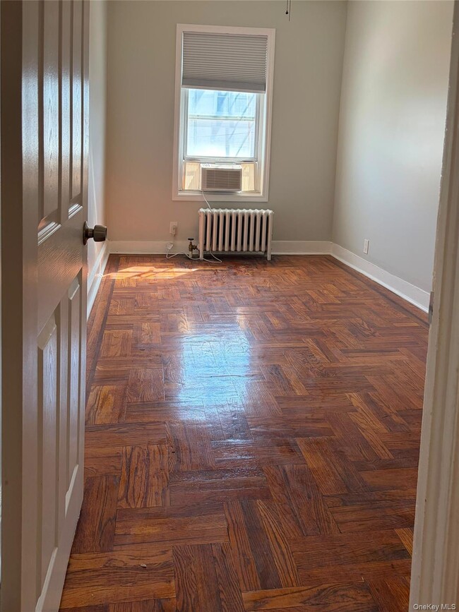 47-35 38th St