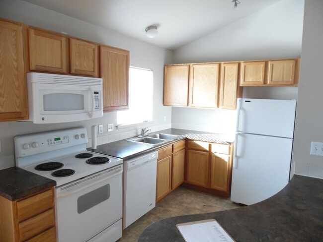 Photo - 647 Mitchell St