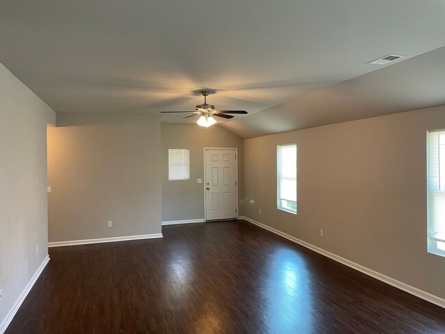 Photo - 3 bed, 2 bath Open Floor Plan