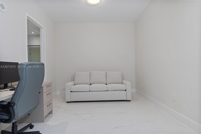Photo - 100 South Pointe Dr Unit 910